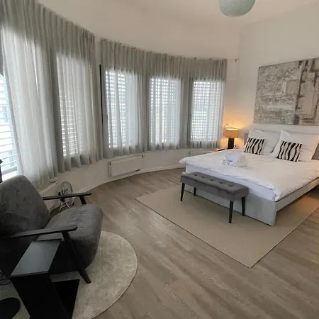 Lux Penthouse 200m2 - Office, Terrace, Gym & Parking * Luxemburg