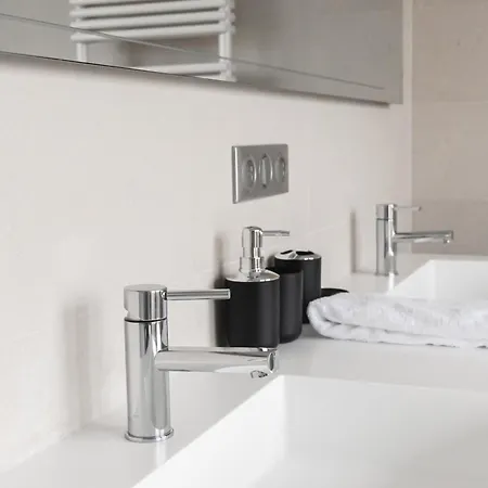 Lux Penthouse 200m2 - Office, Terrace, Gym & Parking