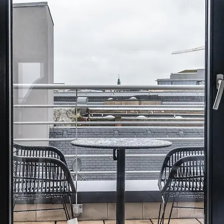 Lux Penthouse 200m2 - Office, Terrace, Gym & Parking Appartement Luxemburg
