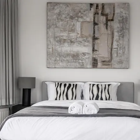 Luxe Penthouse 2br *