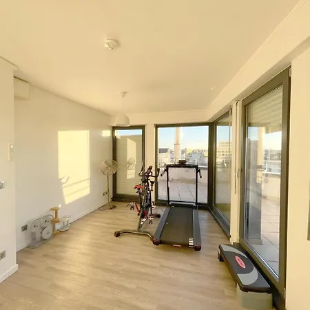 Lux Penthouse 200m2 - Office, Terrace, Gym & Parking