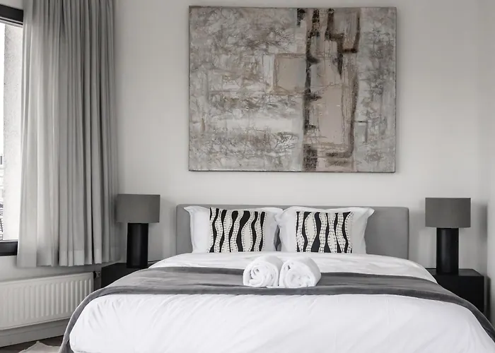 Luxe Penthouse 2br *